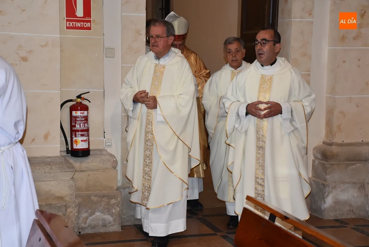 Foto 7 - Vidal Rodr&iacute;guez celebra sus Bodas de Oro Sacerdotales y Gabriel &Aacute;ngel Cid las de Plata