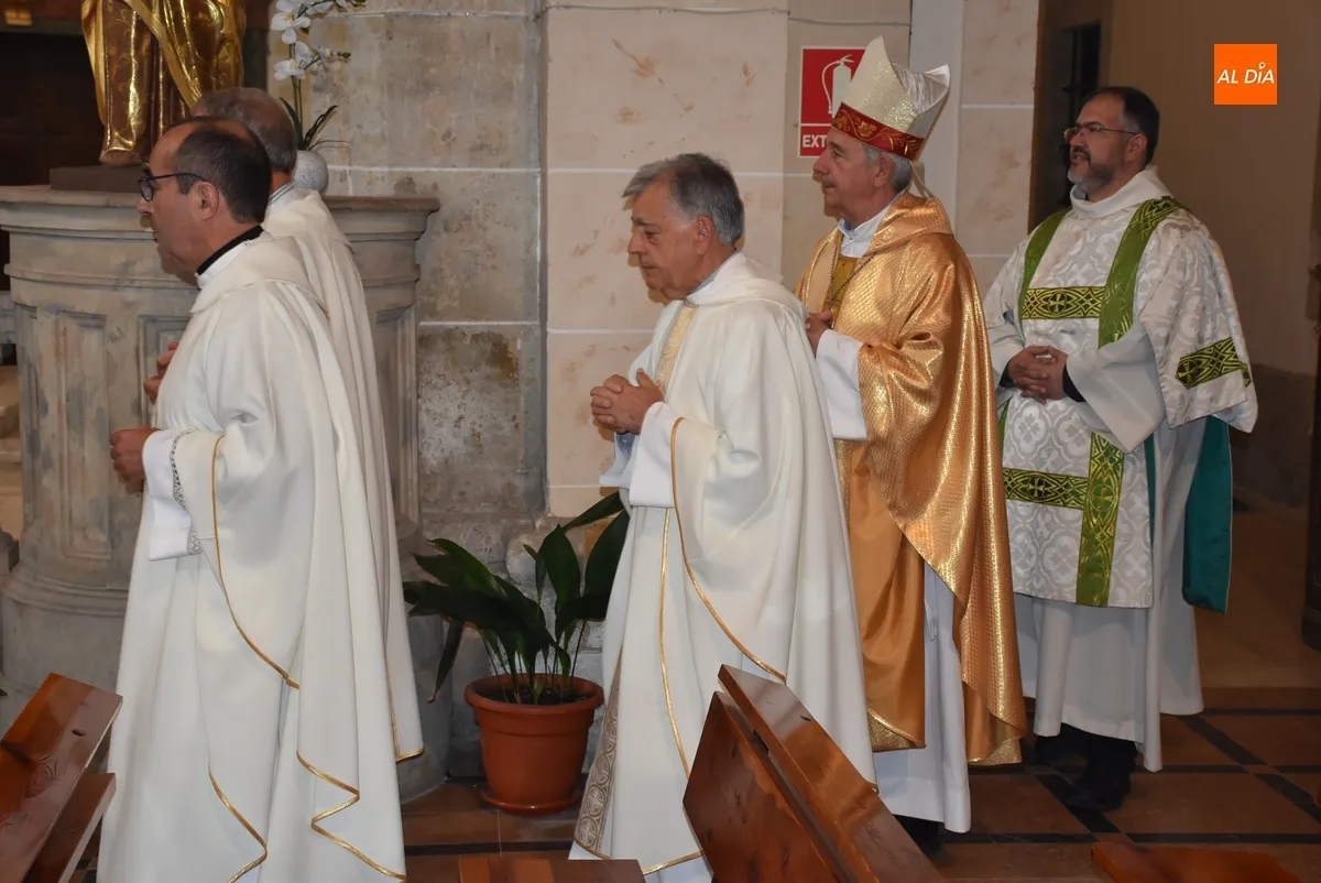 Foto 8 - Vidal Rodr&iacute;guez celebra sus Bodas de Oro Sacerdotales y Gabriel &Aacute;ngel Cid las de Plata
