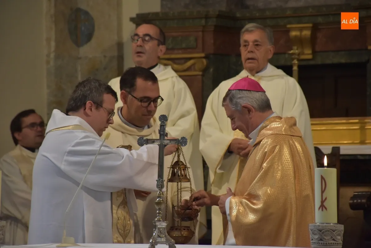Foto 9 - Vidal Rodr&iacute;guez celebra sus Bodas de Oro Sacerdotales y Gabriel &Aacute;ngel Cid las de Plata