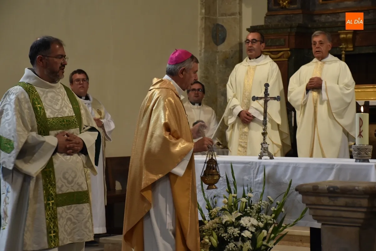 Foto 10 - Vidal Rodr&iacute;guez celebra sus Bodas de Oro Sacerdotales y Gabriel &Aacute;ngel Cid las de Plata