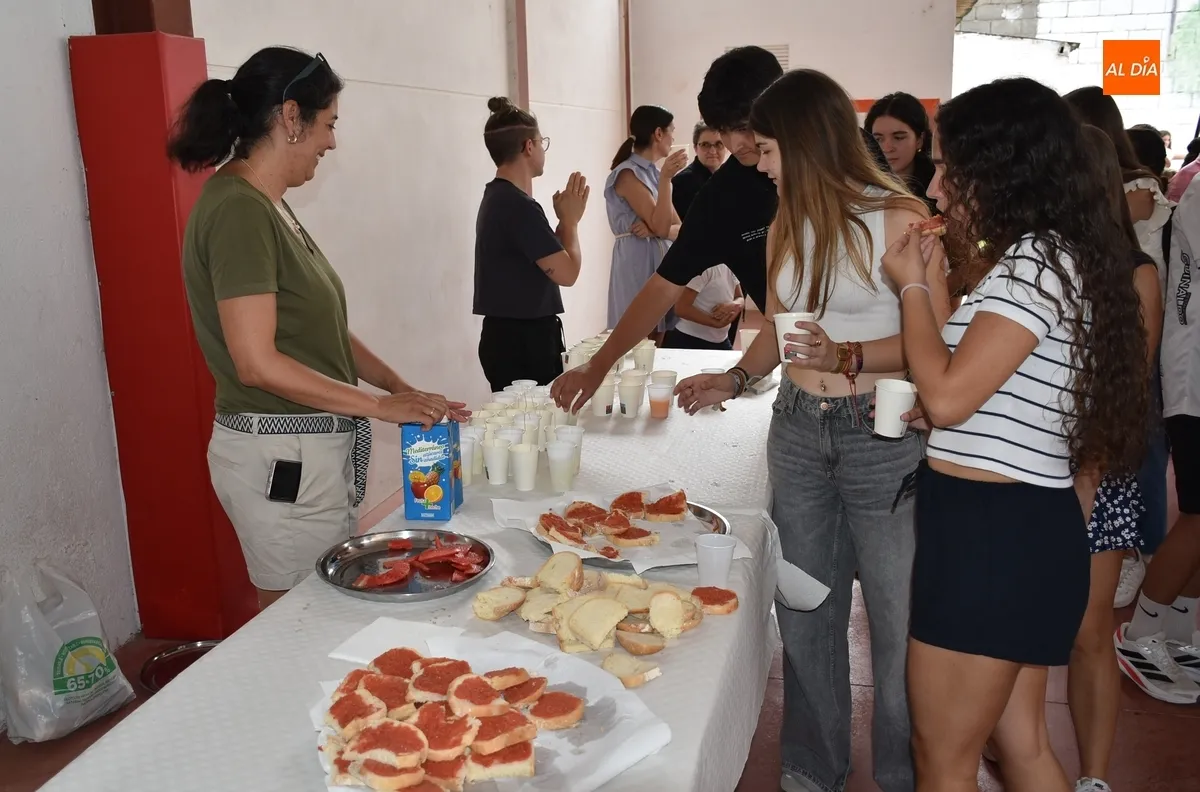 Foto 11 - La AMPA de Misioneras brinda al alumnado un almuerzo saludable y un bingo musical