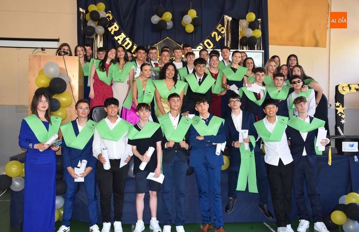 El IES Tierra protagoniza con sus alumnos de 4º de la ESO la última graduación del curso 24/25