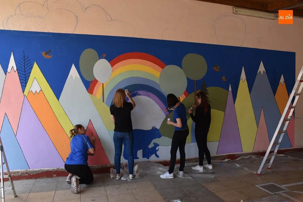 Foto 3 - En proceso de creaci&oacute;n en el Colegio San Francisco un mural que ser&aacute; la base de un roc&oacute;dromo 
