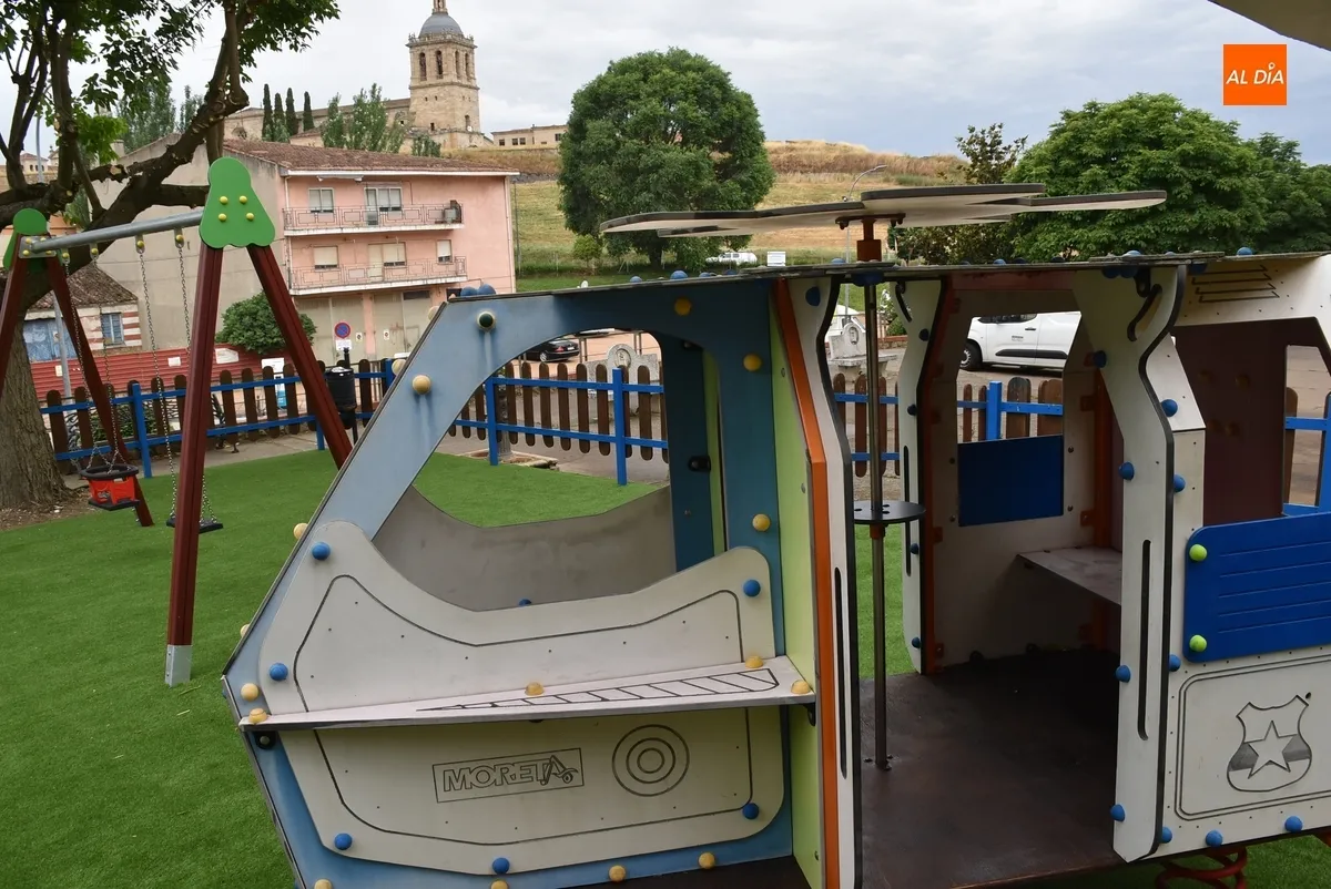 Foto 2 - Renovado el parque infantil situado en la parte frontal del Valle de San Mart&iacute;n