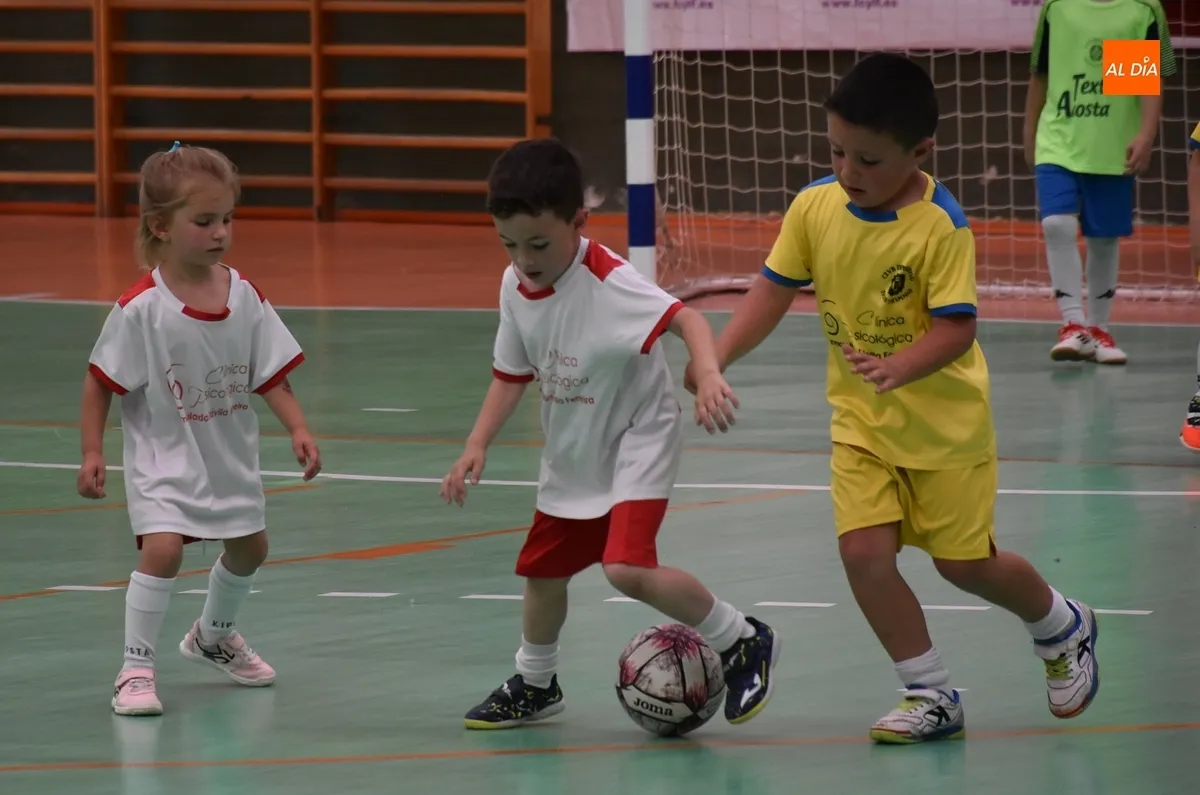 Foto 9 - Esalza encadena su 3&ordm; t&iacute;tulo consecutivo en la Liga Prebenjam&iacute;n del III Columnas