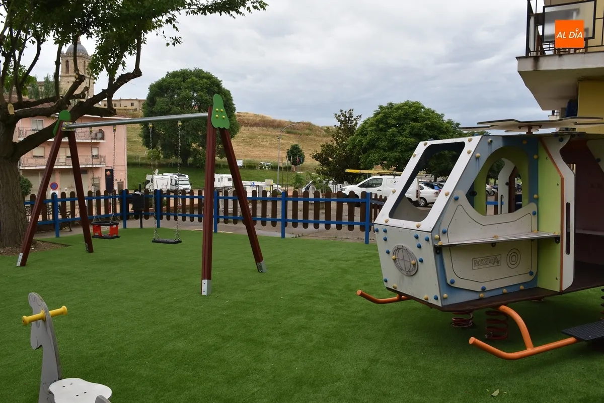 Foto 4 - Renovado el parque infantil situado en la parte frontal del Valle de San Mart&iacute;n