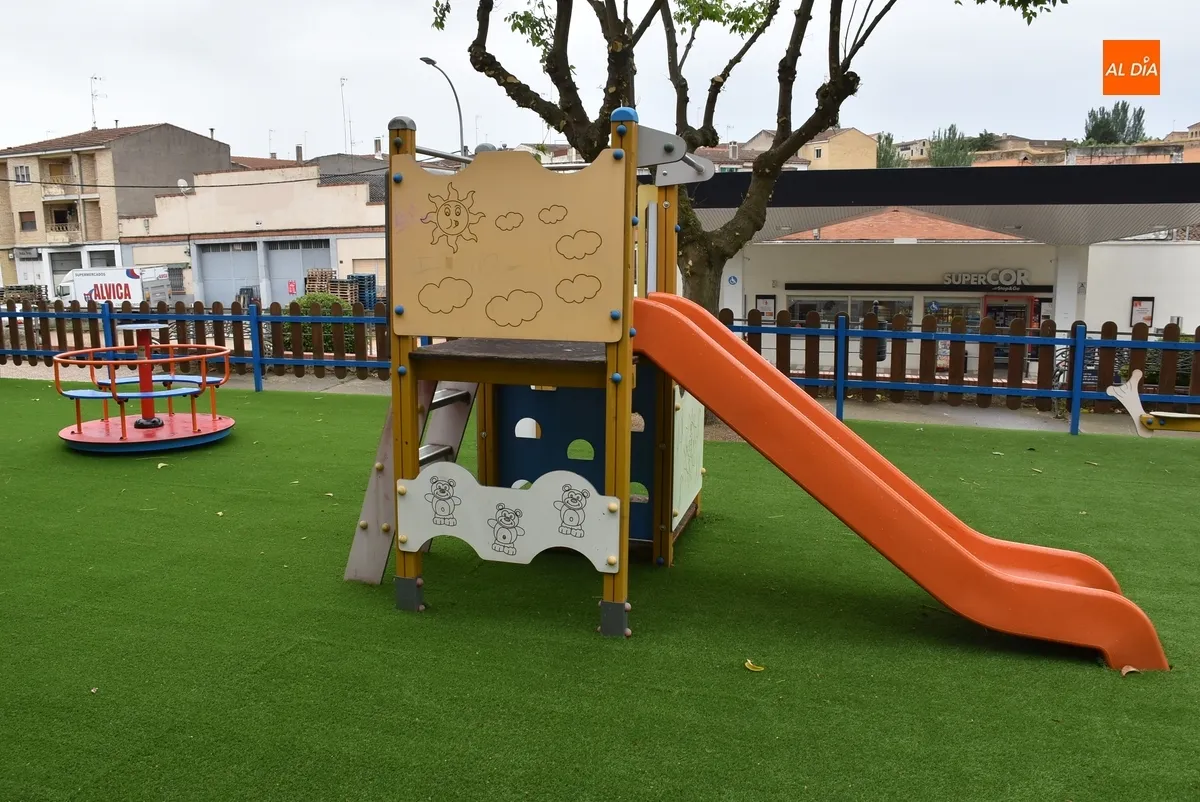 Foto 5 - Renovado el parque infantil situado en la parte frontal del Valle de San Mart&iacute;n