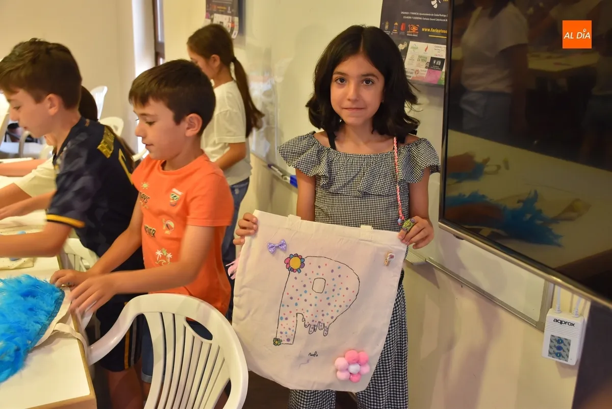 Foto 4 - Una treintena de chavales derrocha creatividad a la hora de decorar a su gusto tote bags