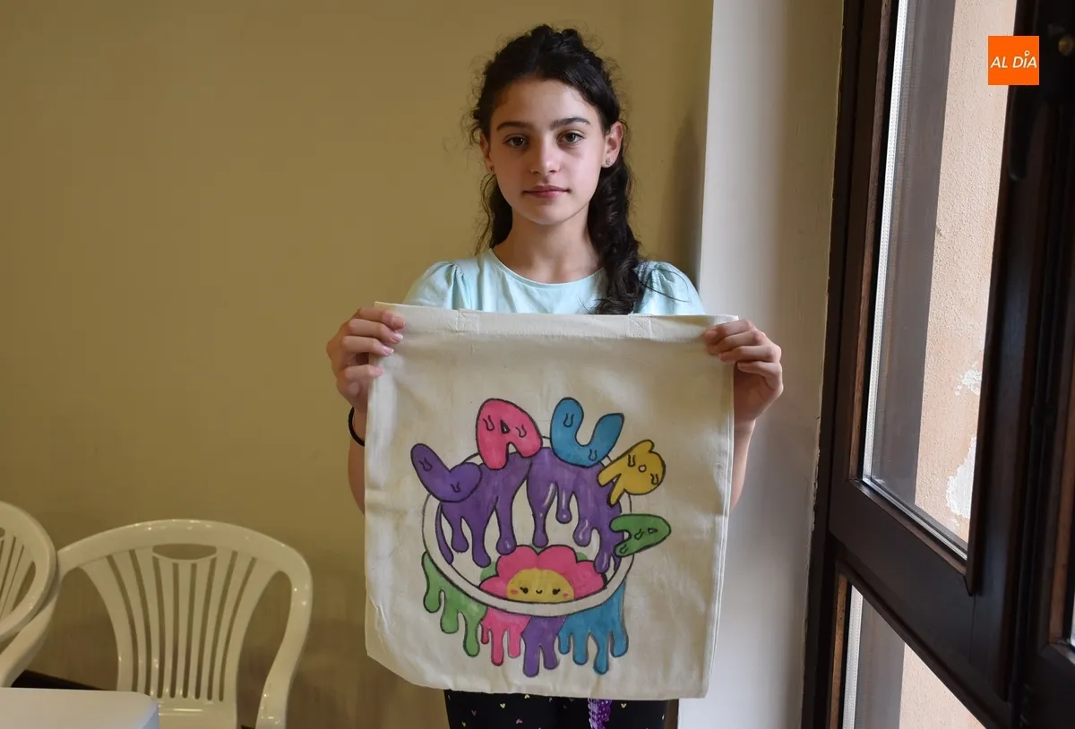 Foto 8 - Una treintena de chavales derrocha creatividad a la hora de decorar a su gusto tote bags
