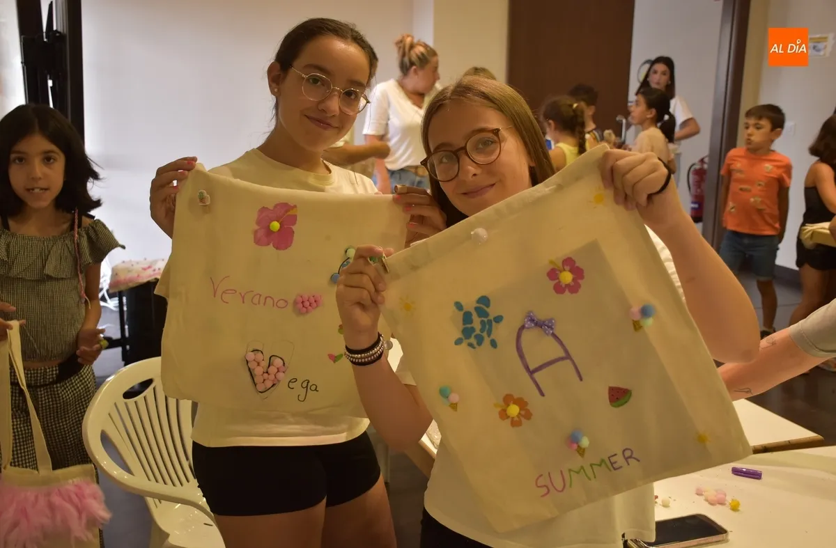 Foto 9 - Una treintena de chavales derrocha creatividad a la hora de decorar a su gusto tote bags