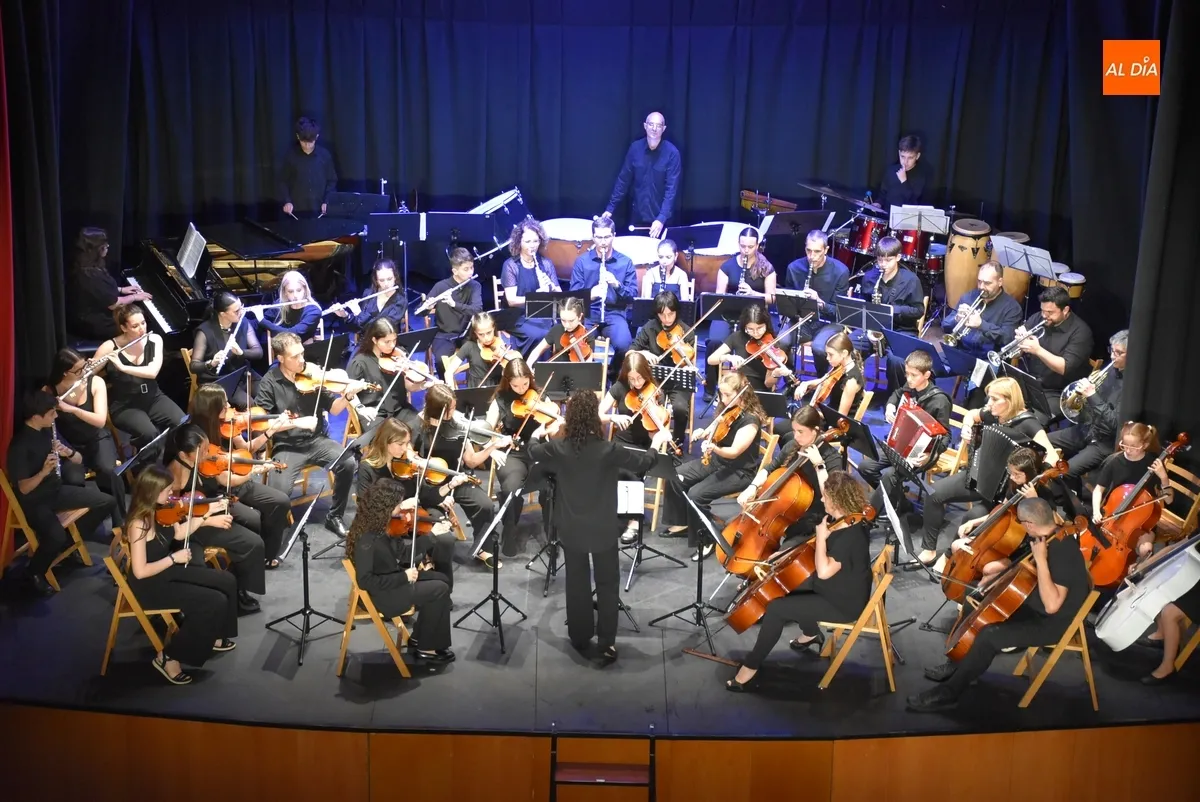 Foto 9 - La Orquesta Sinf&oacute;nica redondea el curso 24/25 con un concierto con amplio seguimiento