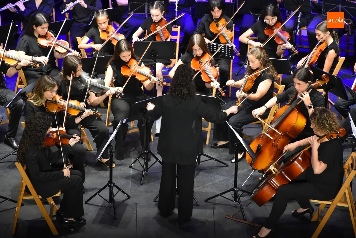 Foto 11 - La Orquesta Sinf&oacute;nica redondea el curso 24/25 con un concierto con amplio seguimiento