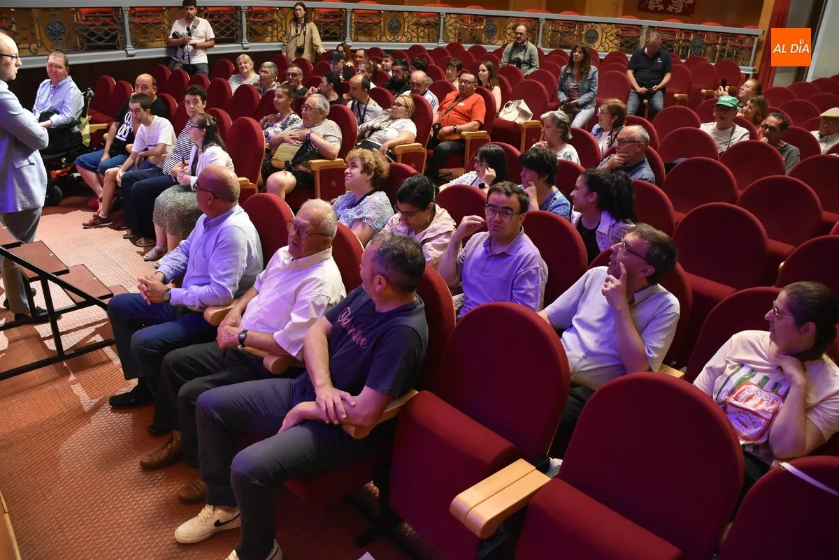 Foto 3 - Graduados cinco nuevos alumnos mirobrigenses de UniverUSAL