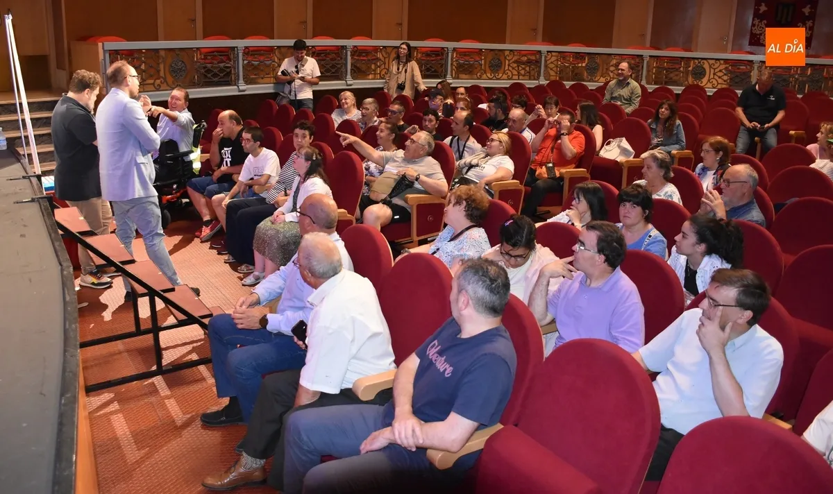 Foto 4 - Graduados cinco nuevos alumnos mirobrigenses de UniverUSAL