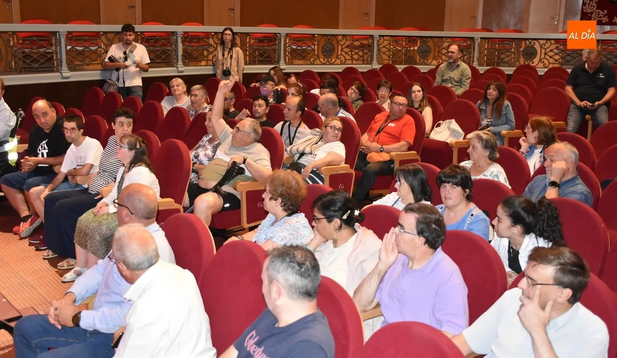 Foto 6 - Graduados cinco nuevos alumnos mirobrigenses de UniverUSAL