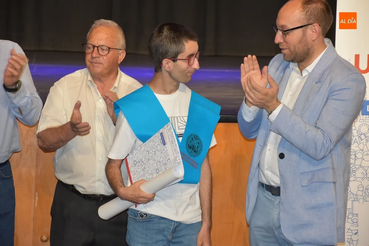 Foto 10 - Graduados cinco nuevos alumnos mirobrigenses de UniverUSAL
