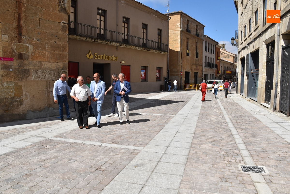 Concluye en la mitad del tiempo previsto la reforma del tramo que faltaba de la Rúa del Sol