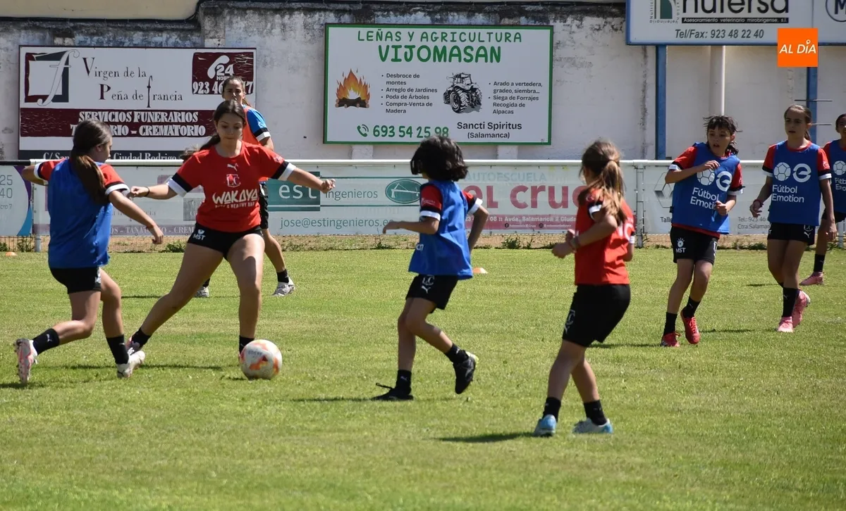 Foto 3 - Finaliza el novedoso Campus de f&uacute;tbol femenino comandado por Carmen &Aacute;lvarez y Laura Rodr&iacute;guez