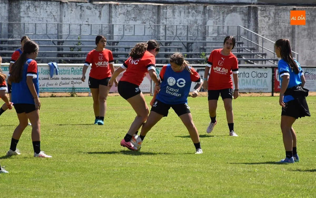 Foto 4 - Finaliza el novedoso Campus de f&uacute;tbol femenino comandado por Carmen &Aacute;lvarez y Laura Rodr&iacute;guez