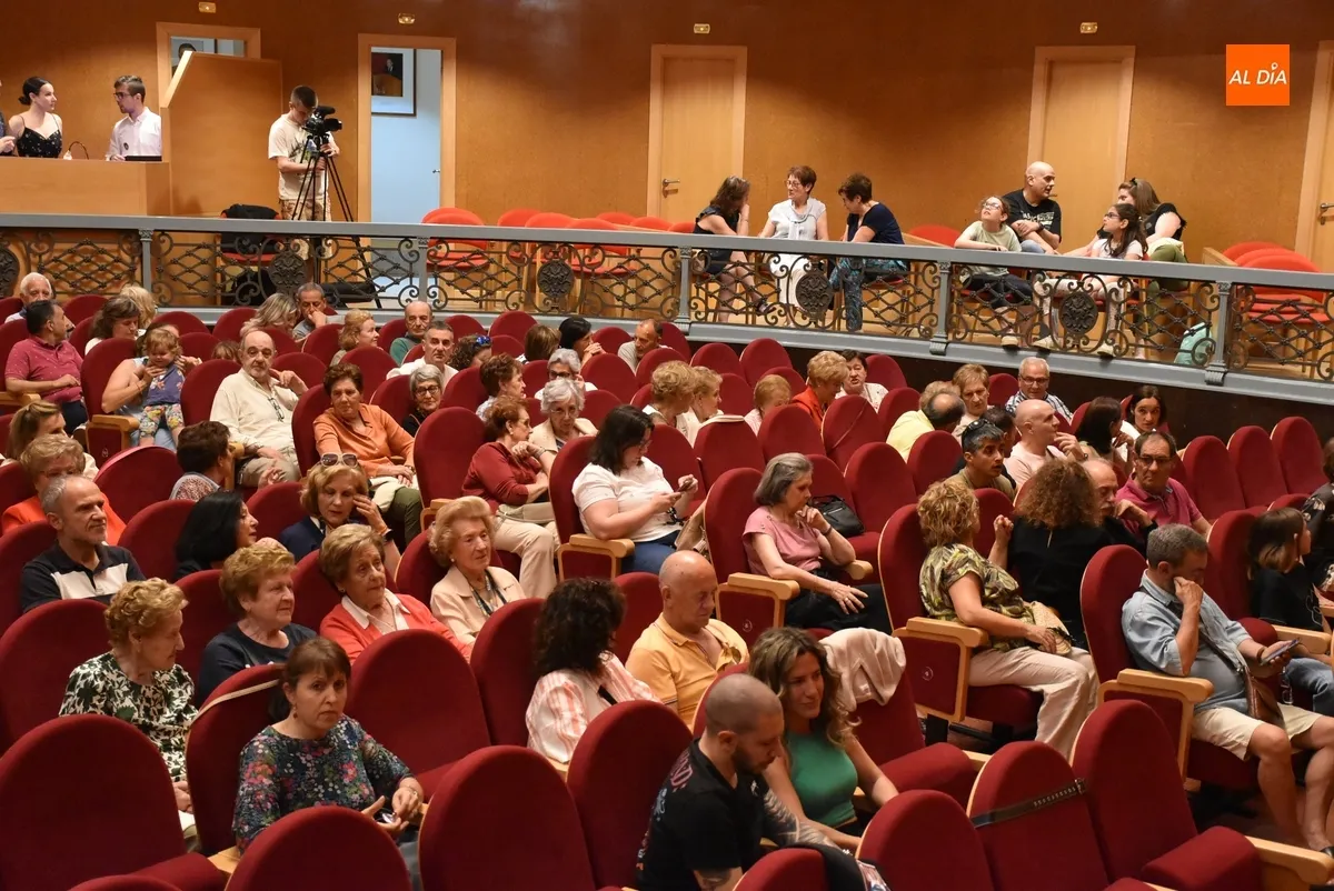 Foto 3 - Al&uacute;a Teatro ofrece al p&uacute;blico mirobrigense su montaje c&oacute;mico &lsquo;El Robo&rsquo;