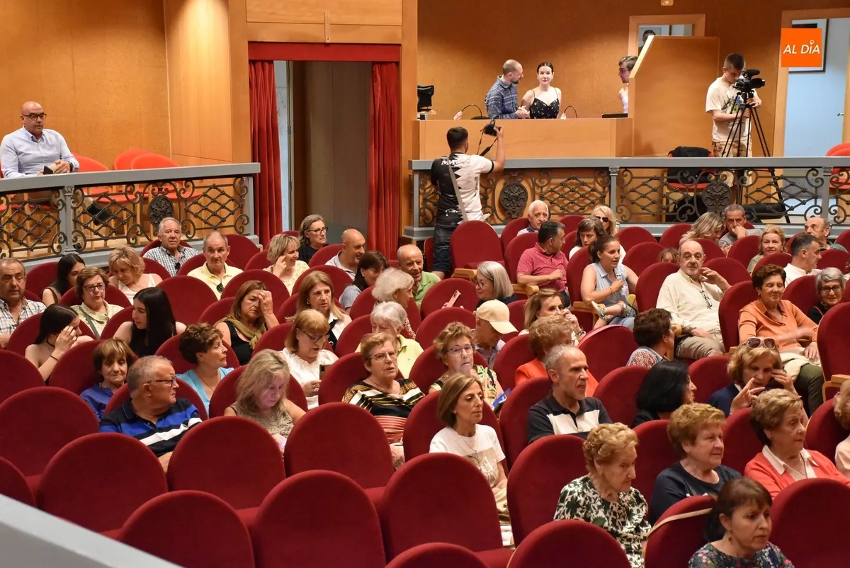 Foto 4 - Al&uacute;a Teatro ofrece al p&uacute;blico mirobrigense su montaje c&oacute;mico &lsquo;El Robo&rsquo;