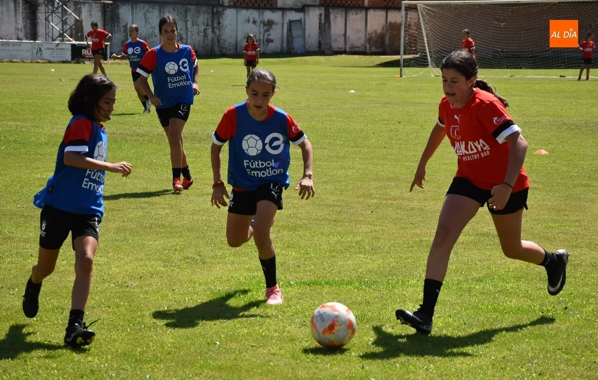 Foto 5 - Finaliza el novedoso Campus de f&uacute;tbol femenino comandado por Carmen &Aacute;lvarez y Laura Rodr&iacute;guez