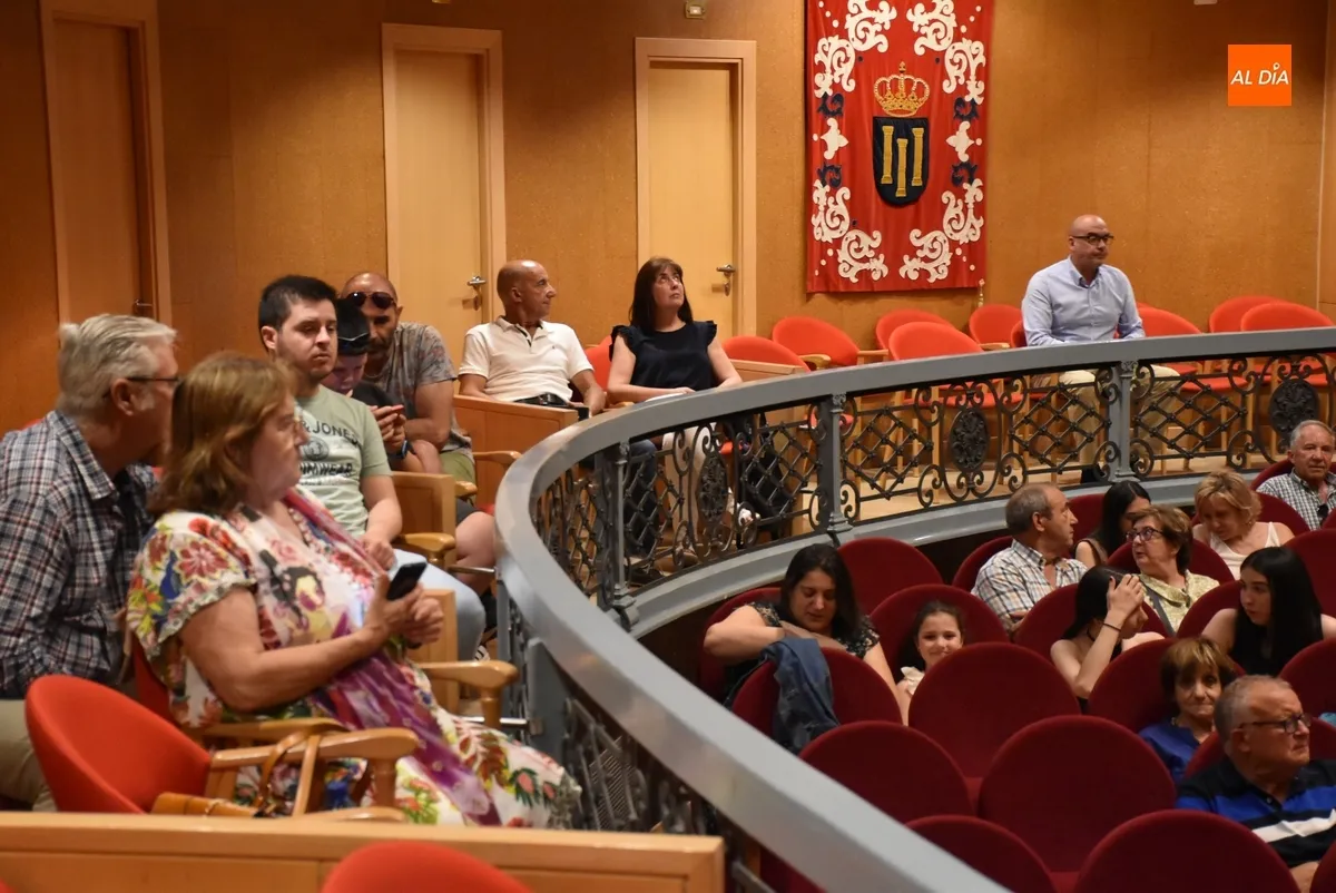 Foto 5 - Al&uacute;a Teatro ofrece al p&uacute;blico mirobrigense su montaje c&oacute;mico &lsquo;El Robo&rsquo;
