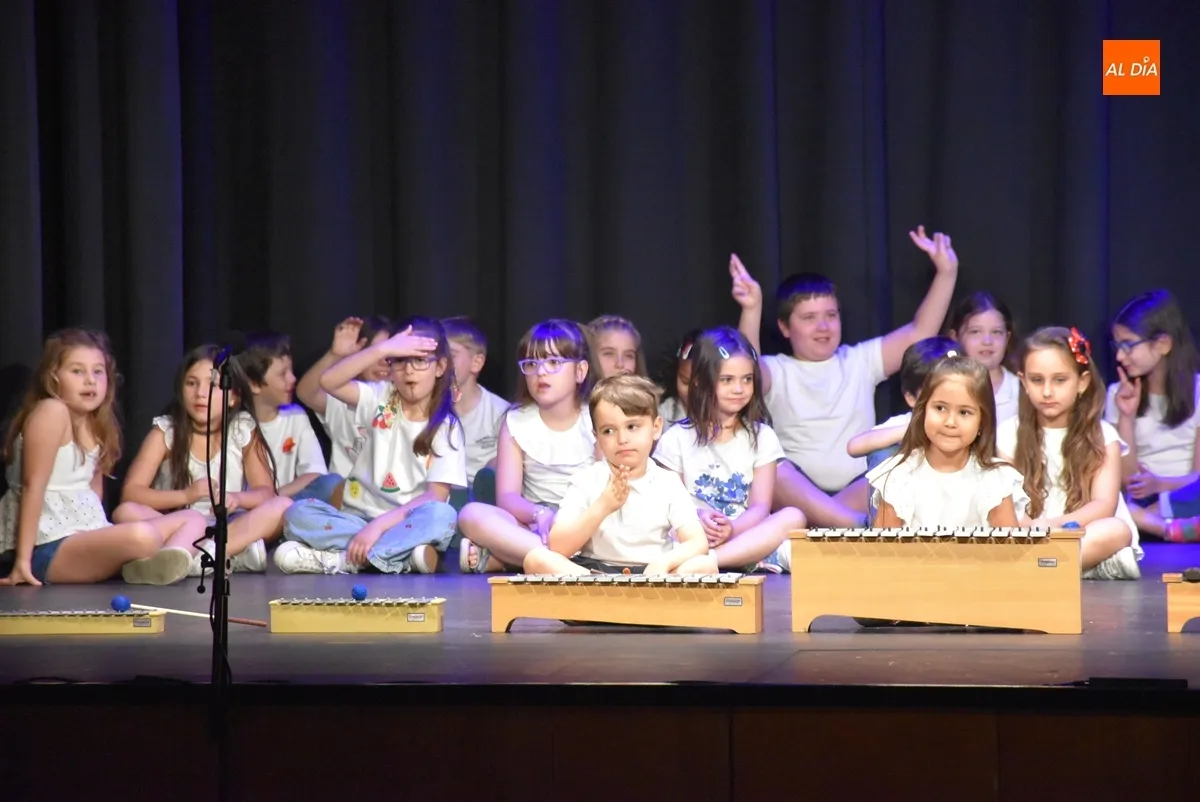 Foto 6 - Los m&aacute;s peque&ntilde;os de la Escuela de M&uacute;sica muestran lo trabajado a lo largo del curso