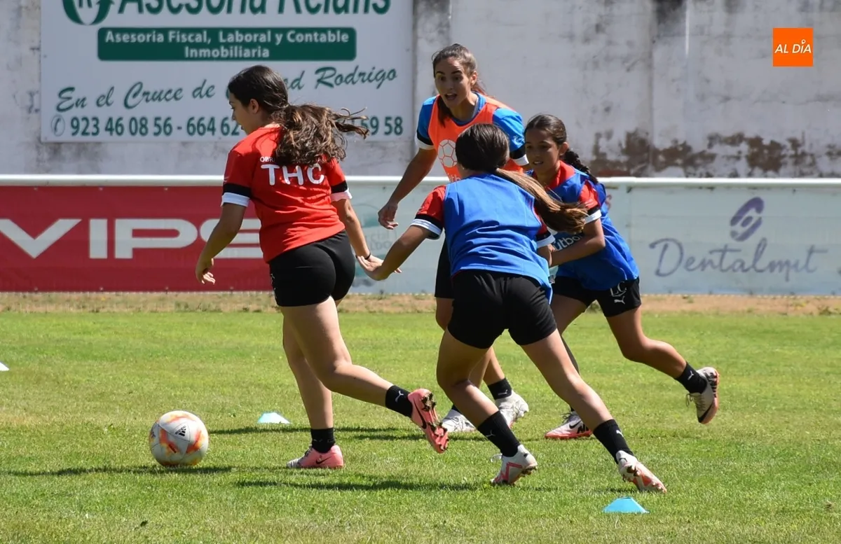 Foto 7 - Finaliza el novedoso Campus de f&uacute;tbol femenino comandado por Carmen &Aacute;lvarez y Laura Rodr&iacute;guez
