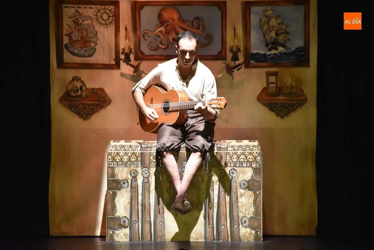 Foto 8 - Al&uacute;a Teatro ofrece al p&uacute;blico mirobrigense su montaje c&oacute;mico &lsquo;El Robo&rsquo;