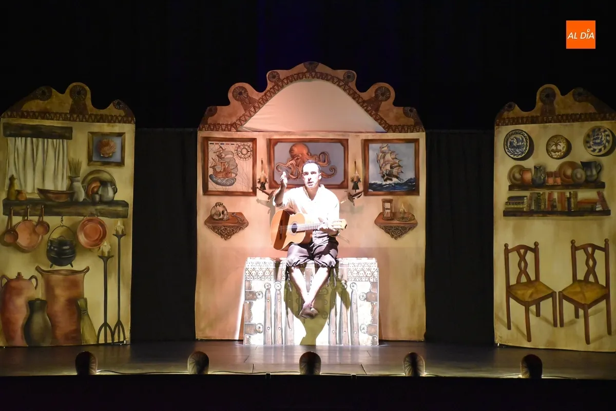 Foto 9 - Al&uacute;a Teatro ofrece al p&uacute;blico mirobrigense su montaje c&oacute;mico &lsquo;El Robo&rsquo;