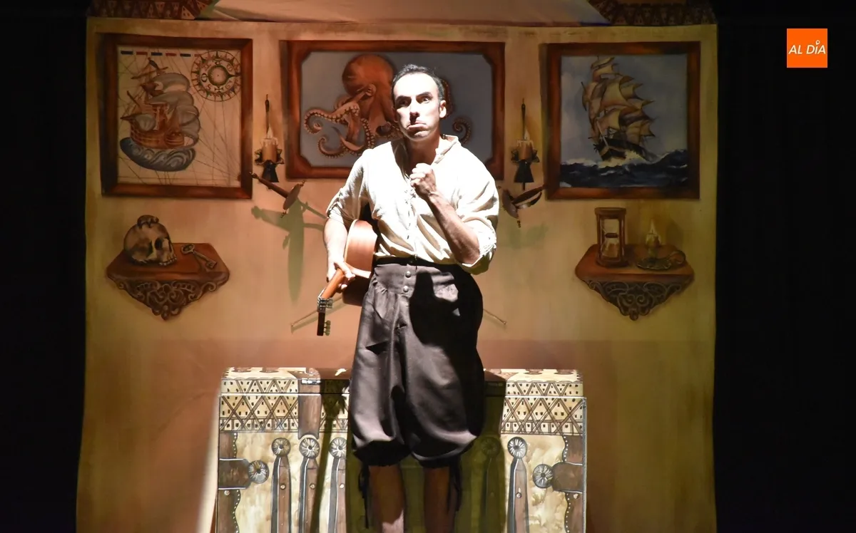 Foto 11 - Al&uacute;a Teatro ofrece al p&uacute;blico mirobrigense su montaje c&oacute;mico &lsquo;El Robo&rsquo;