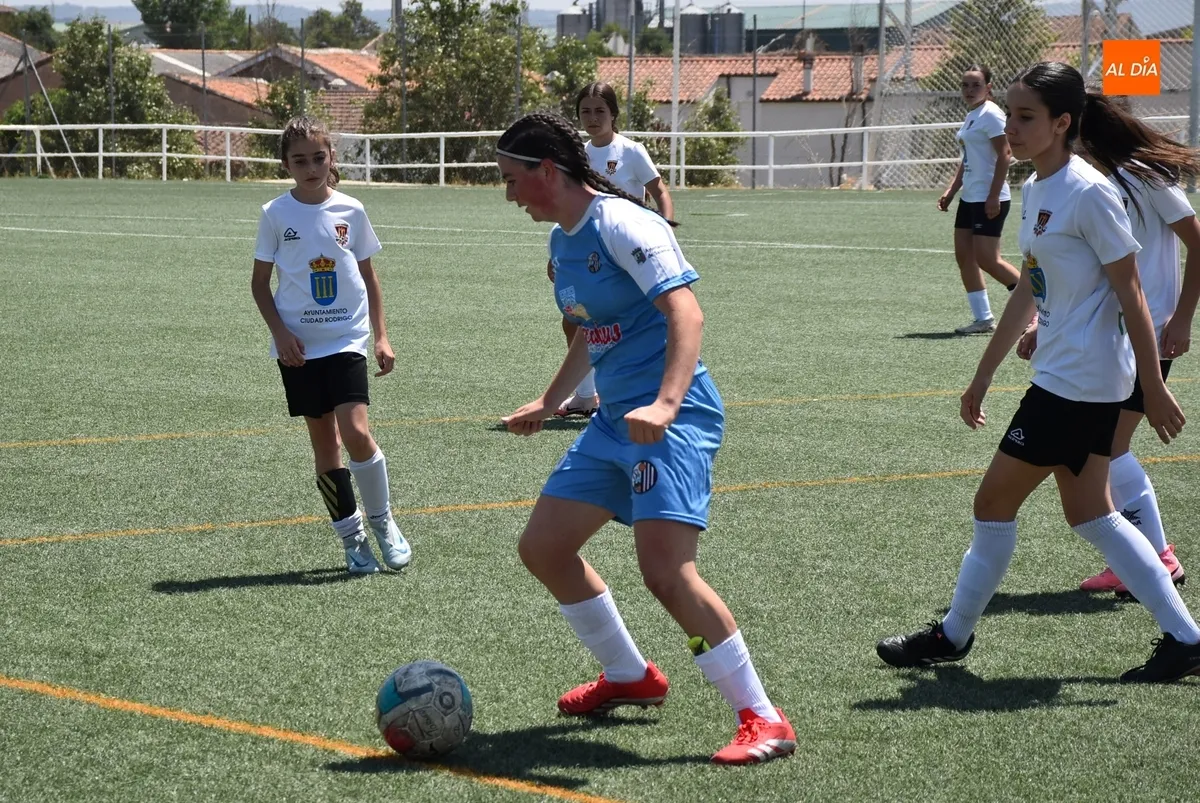 Foto 2 - El Atl&eacute;tico Femenino Ciudad de Salamanca se lleva el nuevo Torneo Femenino del Ciudad Rodrigo