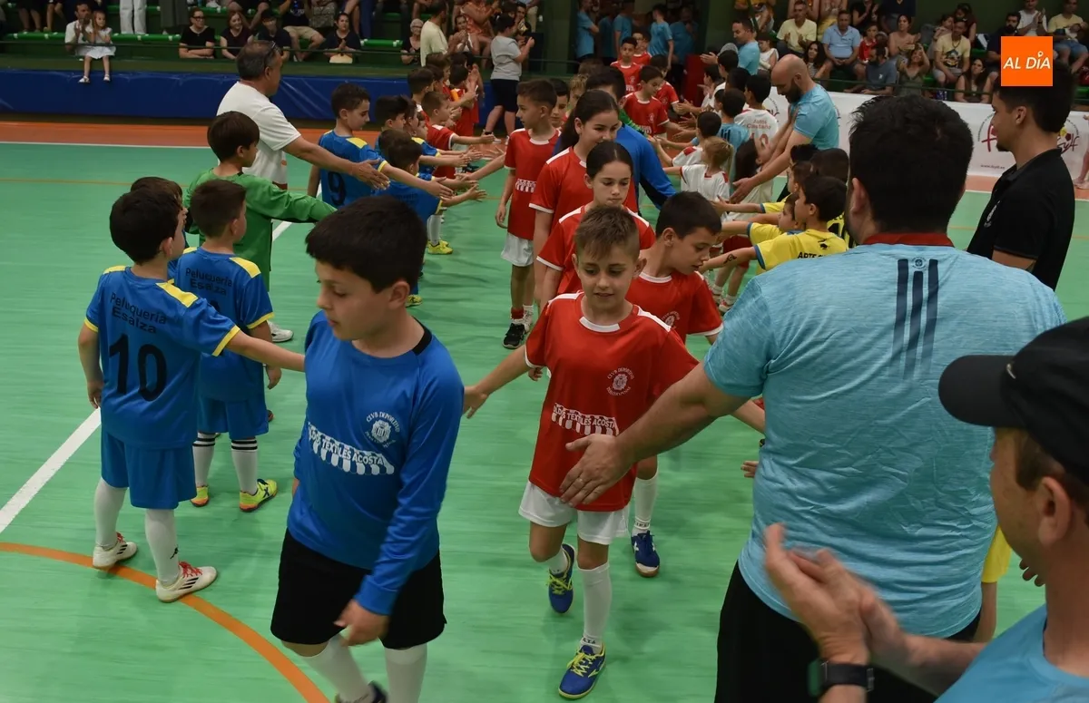 Foto 3 - El III Columnas rinde homenaje a los 4 equipos del Club que se han proclamado campeones