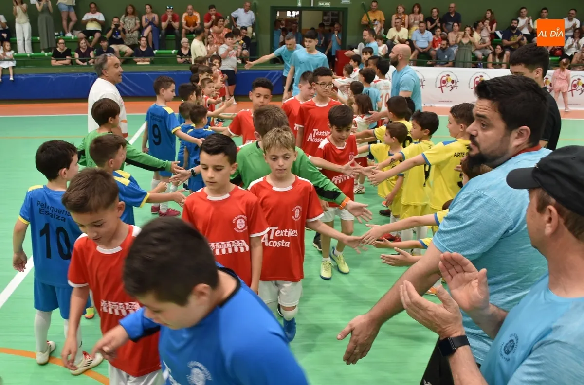 Foto 5 - El III Columnas rinde homenaje a los 4 equipos del Club que se han proclamado campeones
