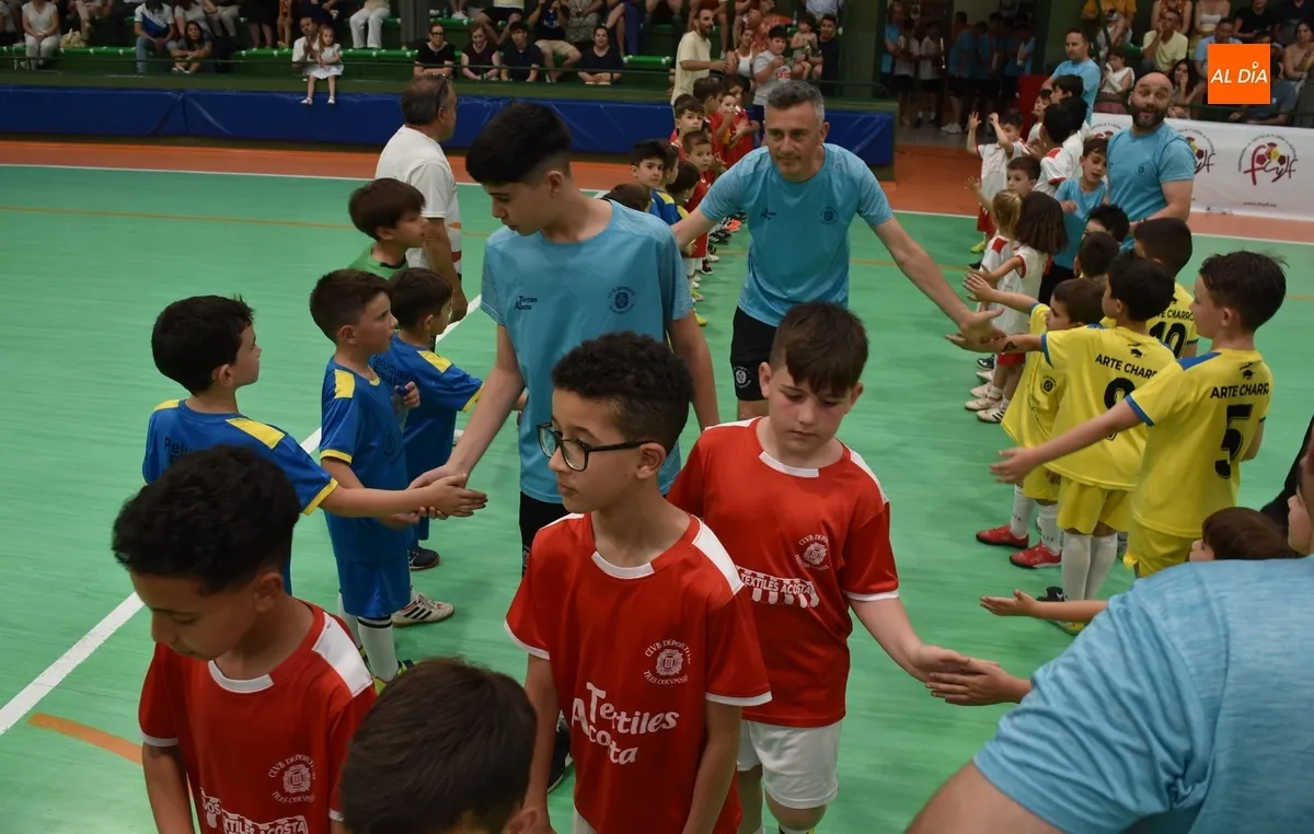 Foto 6 - El III Columnas rinde homenaje a los 4 equipos del Club que se han proclamado campeones