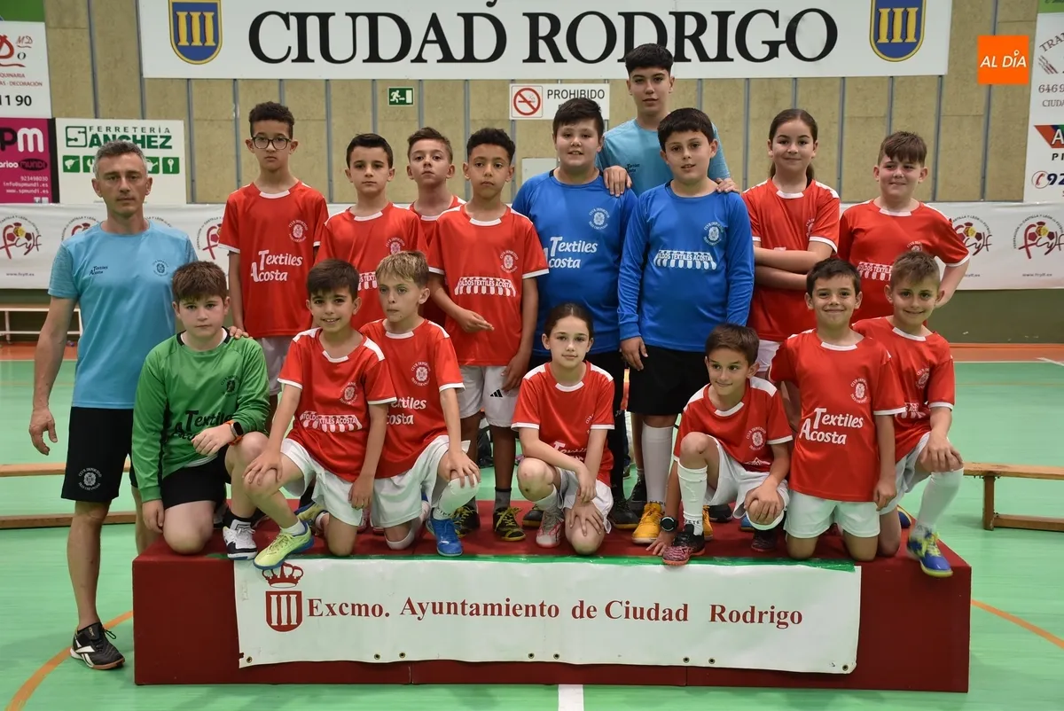 Foto 7 - El III Columnas rinde homenaje a los 4 equipos del Club que se han proclamado campeones