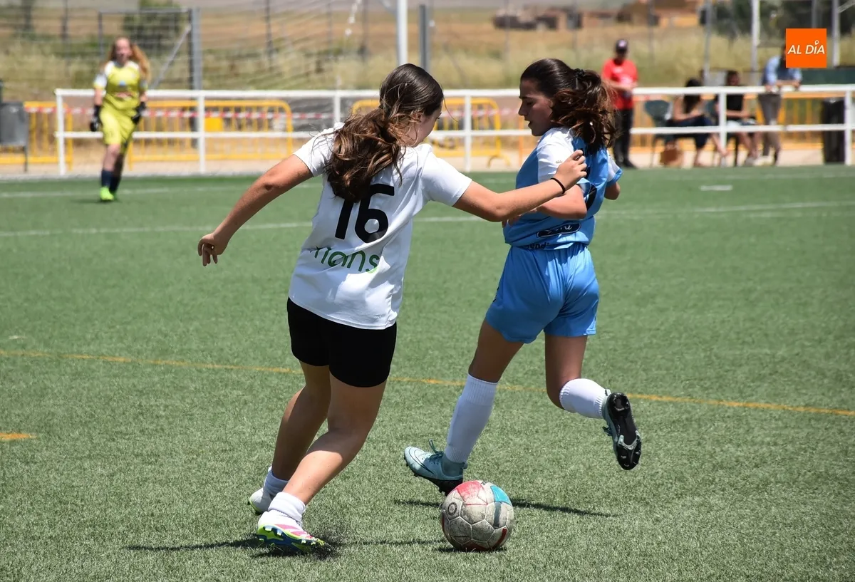 Foto 11 - El Atl&eacute;tico Femenino Ciudad de Salamanca se lleva el nuevo Torneo Femenino del Ciudad Rodrigo