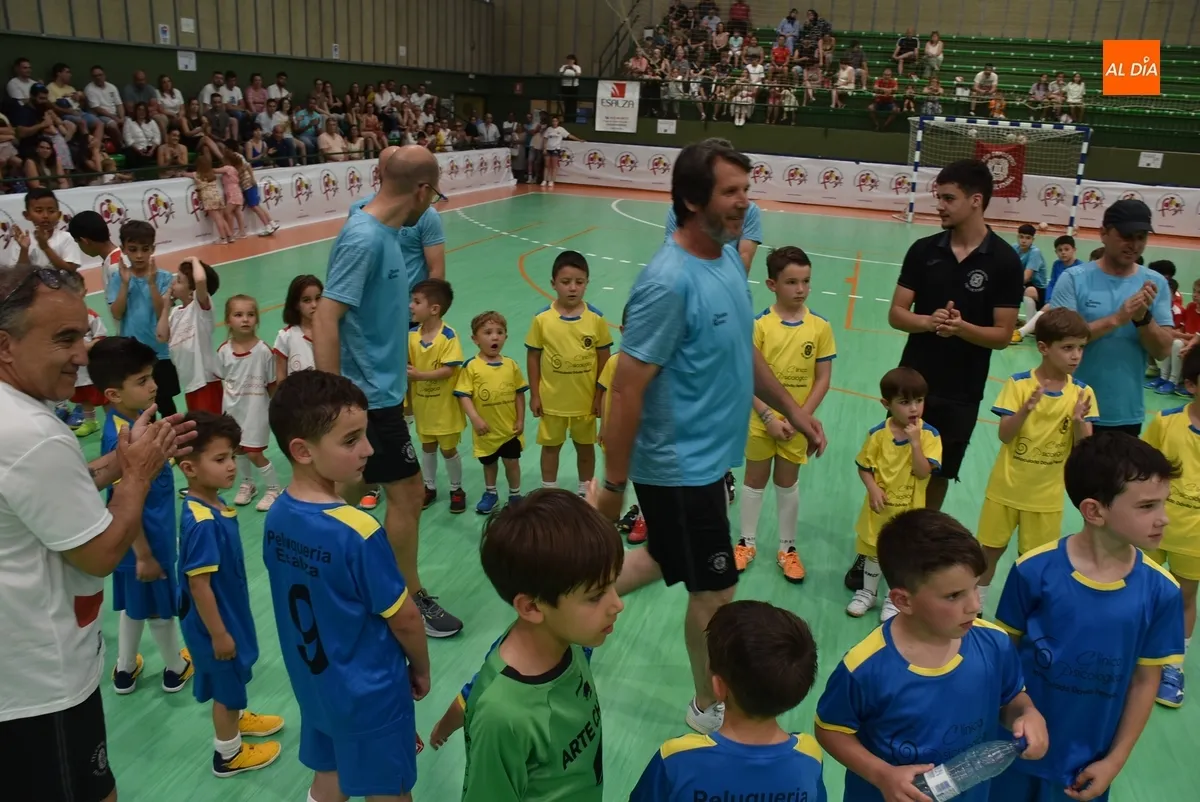 Foto 11 - El III Columnas rinde homenaje a los 4 equipos del Club que se han proclamado campeones