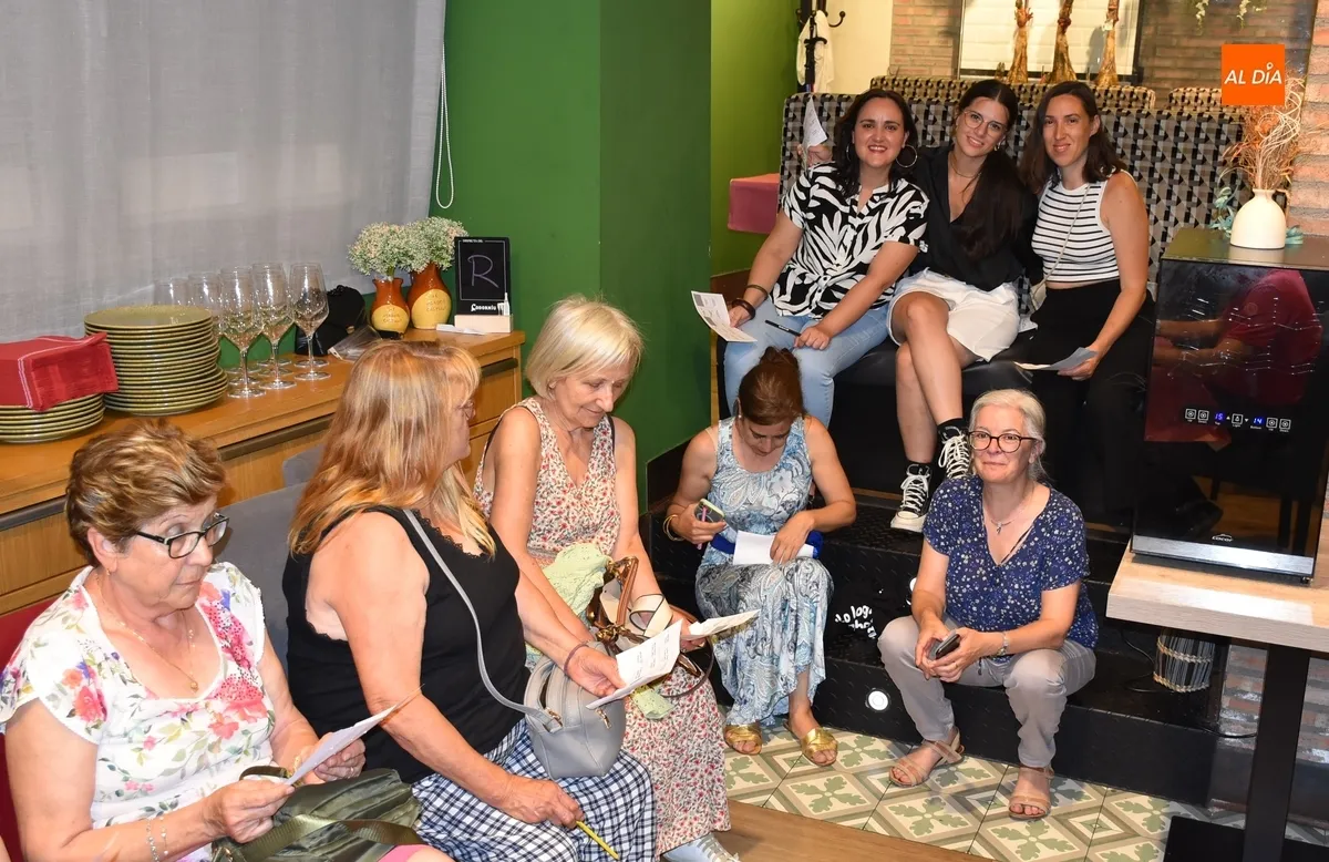 Foto 6 - La Escuela de Adultos se va de comida para festejar el final de las clases