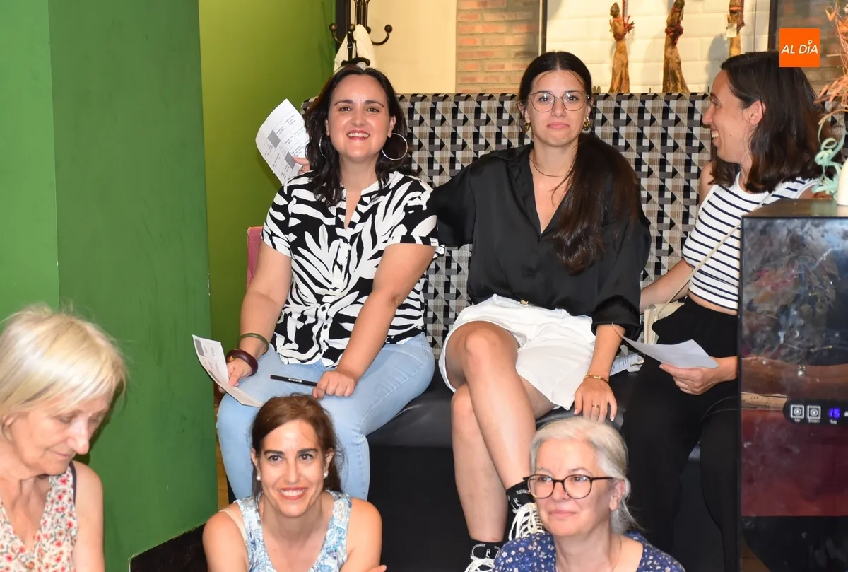 Foto 7 - La Escuela de Adultos se va de comida para festejar el final de las clases