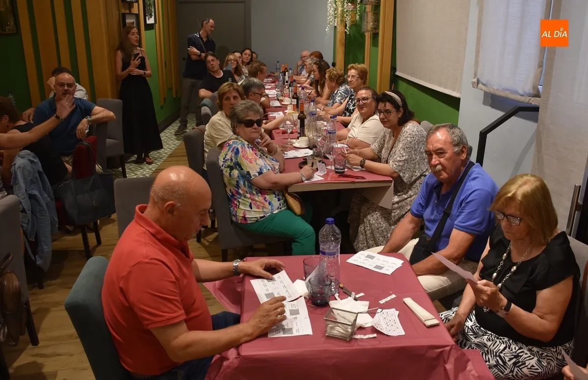 Foto 8 - La Escuela de Adultos se va de comida para festejar el final de las clases