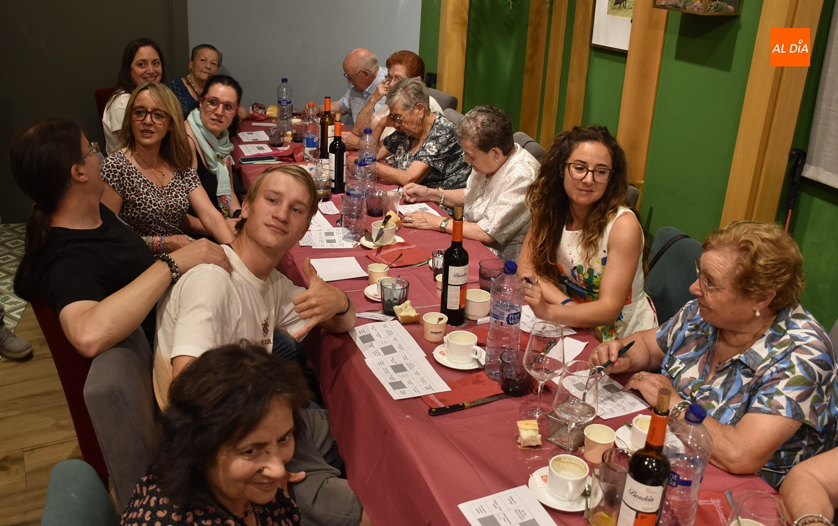 La Escuela de Adultos se va de comida para festejar el final de las clases