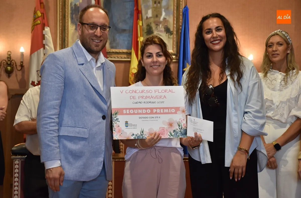 Foto 4 - Los premiados en el 5&ordm; Concurso Floral de Primavera reciben sus recompensas