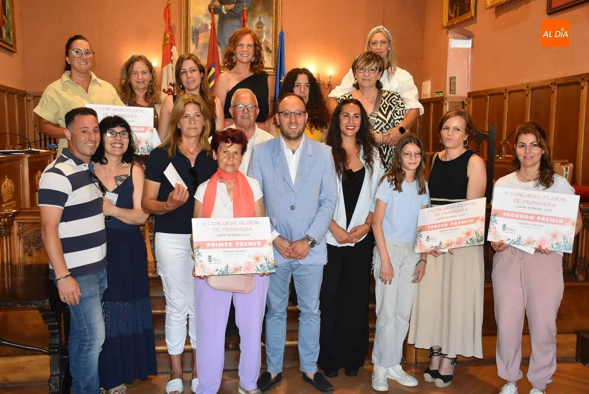 Foto 6 - Los premiados en el 5&ordm; Concurso Floral de Primavera reciben sus recompensas