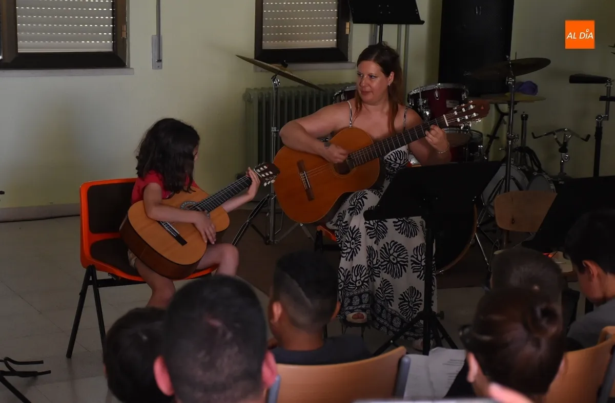 Foto 3 - Los alumnos de Guitarra tocan las &uacute;ltimas notas de las audiciones de la Escuela de M&uacute;sica
