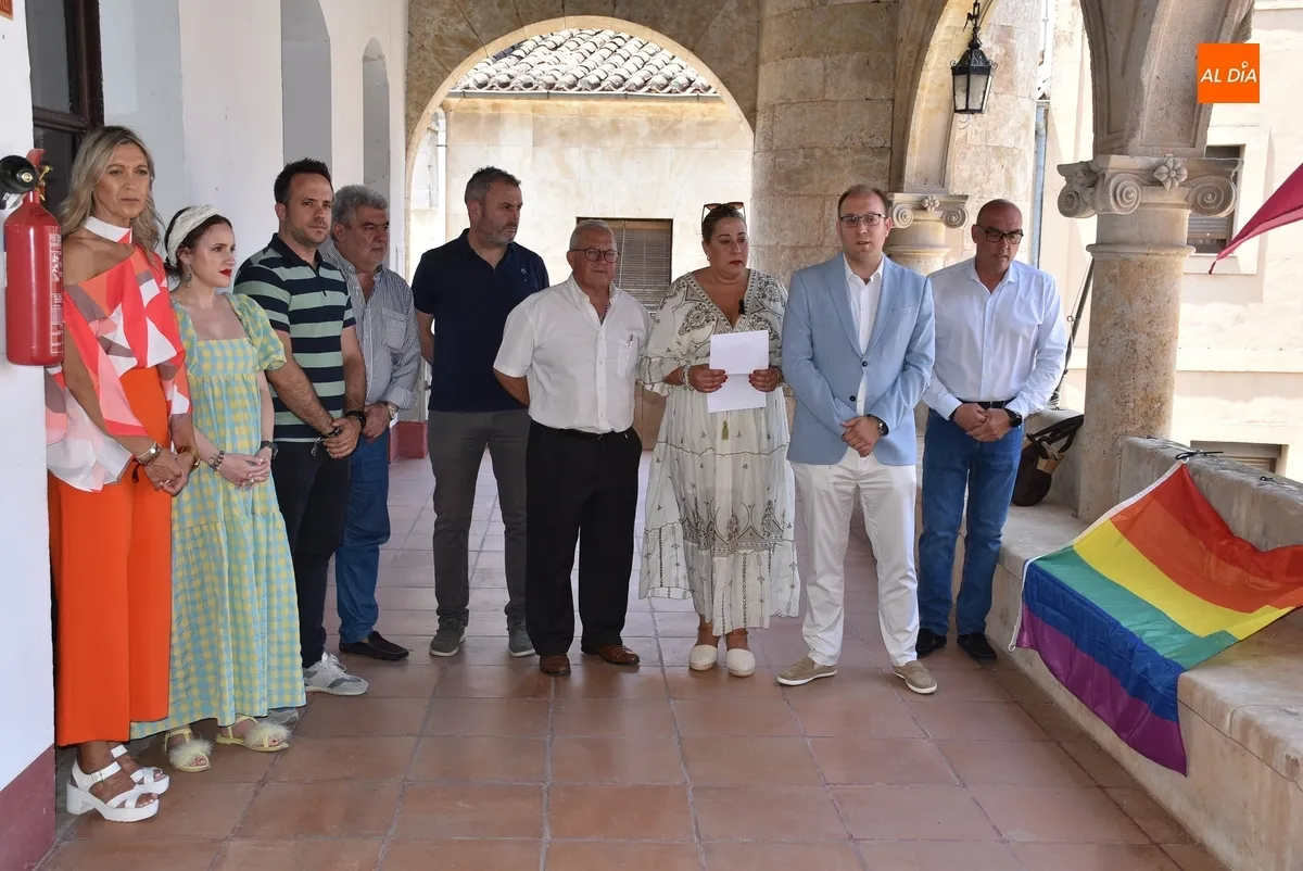 Foto 2 - Ciudad Rodrigo despliega la bandera arco&iacute;ris invocando &ldquo;la libertad y la tolerancia&rdquo;