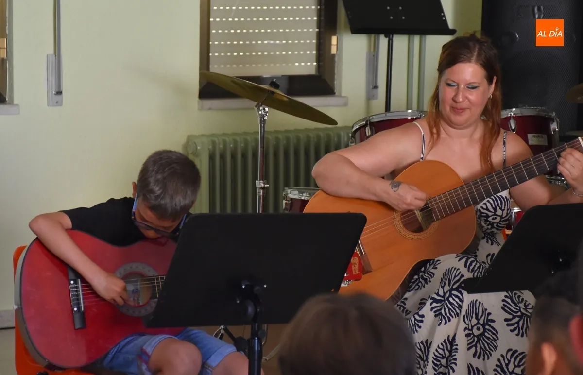 Foto 6 - Los alumnos de Guitarra tocan las &uacute;ltimas notas de las audiciones de la Escuela de M&uacute;sica