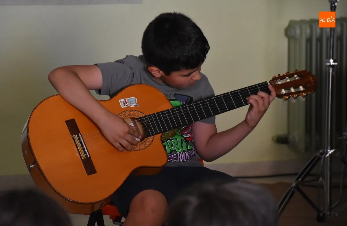 Foto 7 - Los alumnos de Guitarra tocan las &uacute;ltimas notas de las audiciones de la Escuela de M&uacute;sica