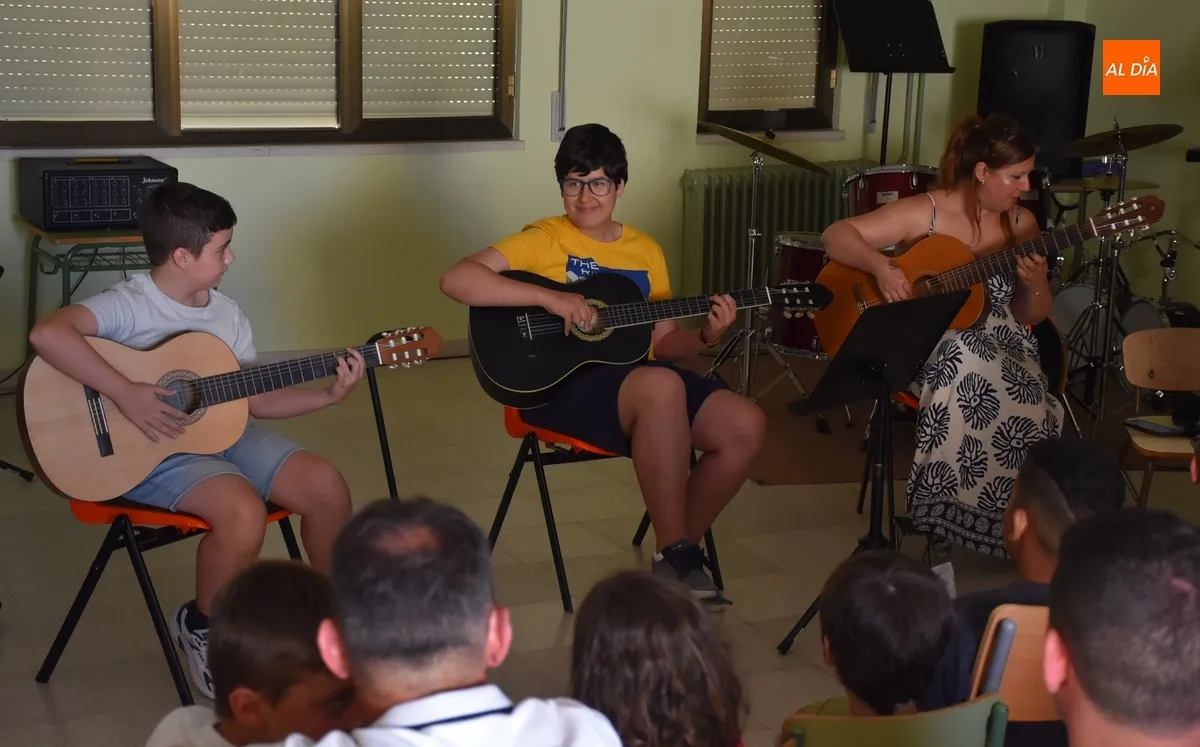 Foto 11 - Los alumnos de Guitarra tocan las &uacute;ltimas notas de las audiciones de la Escuela de M&uacute;sica